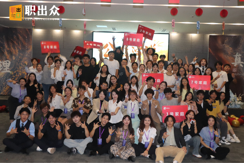 职出众国庆见证青春蜕变，学员舞台闪耀自信光芒