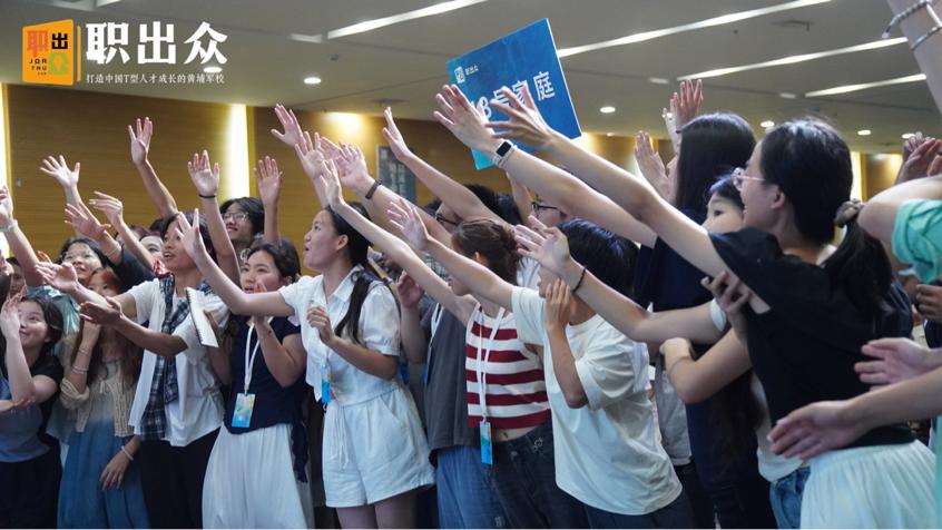    “新学期·新舞台·新成长——领袖演说与EBA职场进阶营点亮青年蜕变之路”